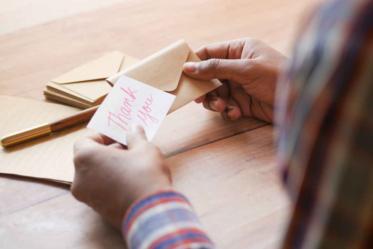 Handwritten thank-you note representing stakeholder relationship building. Photo by Towfiqu barbhuiya via Pexels.